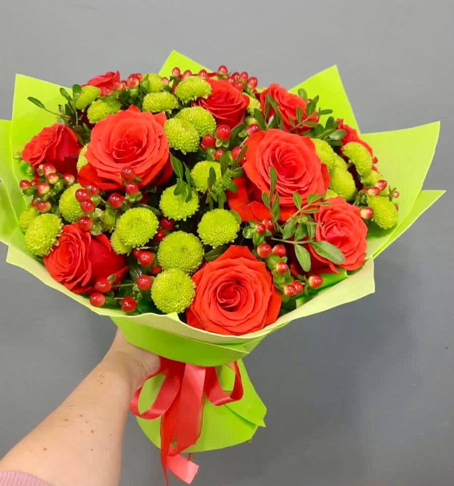 Букет признание в Петропавловске-Камчатском Букет цветов из: Хризантемы и Розы в Петропавловске-Камчатском