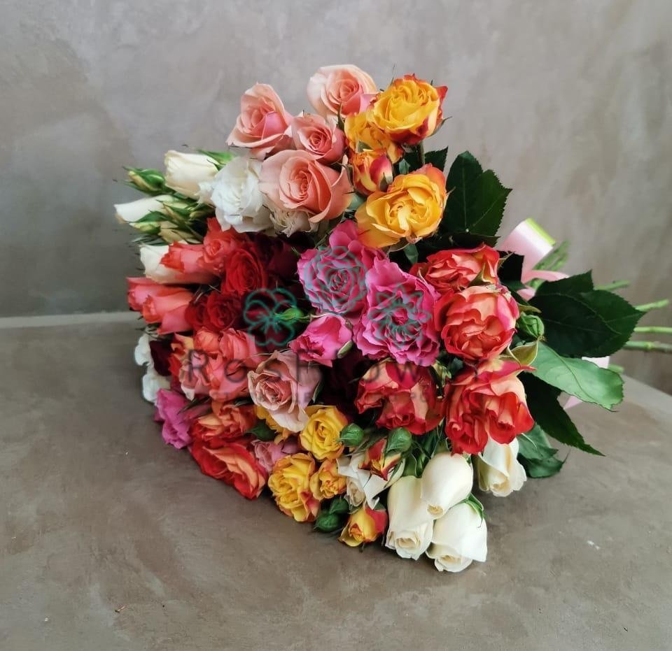 Букет пестрое настроение в Петропавловске-Камчатском Букет цветов из: Розы в Петропавловске-Камчатском