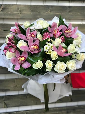 Букет цветов из: Розы и Хризантемы в Петропавловске-Камчатском