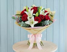 Букет Элегантная гармония #REPLACE_PRED# Петропавловске-Камчатском Букет цветов из:  Лилии и Розы #REPLACE_PRED# Петропавловске-Камчатском