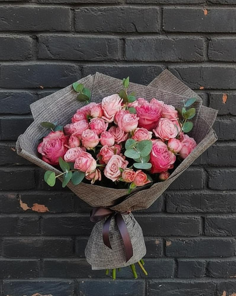 Букет розы в пальмах в Петропавловске-Камчатском Букет цветов из: Розы в Петропавловске-Камчатском