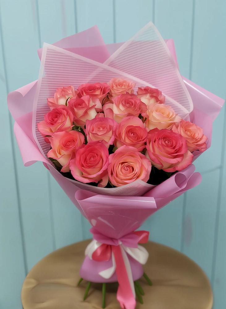 Букет 15 Розовых роз Равель в Петропавловске-Камчатском