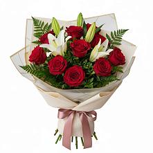 Букет высокая поэзия в Петропавловске-Камчатском Букет цветов из:  Лилии и Розы в Петропавловске-Камчатском