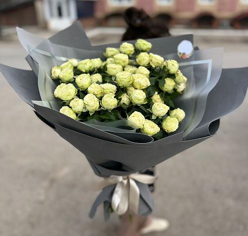 Букет Белые кустовые розы Солинеро в Петропавловске-Камчатском