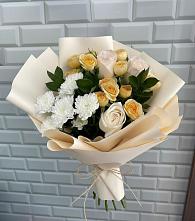 Букет цветочный вальс в Петропавловске-Камчатском Букет цветов из:  Розы и Хризантемы в Петропавловске-Камчатском