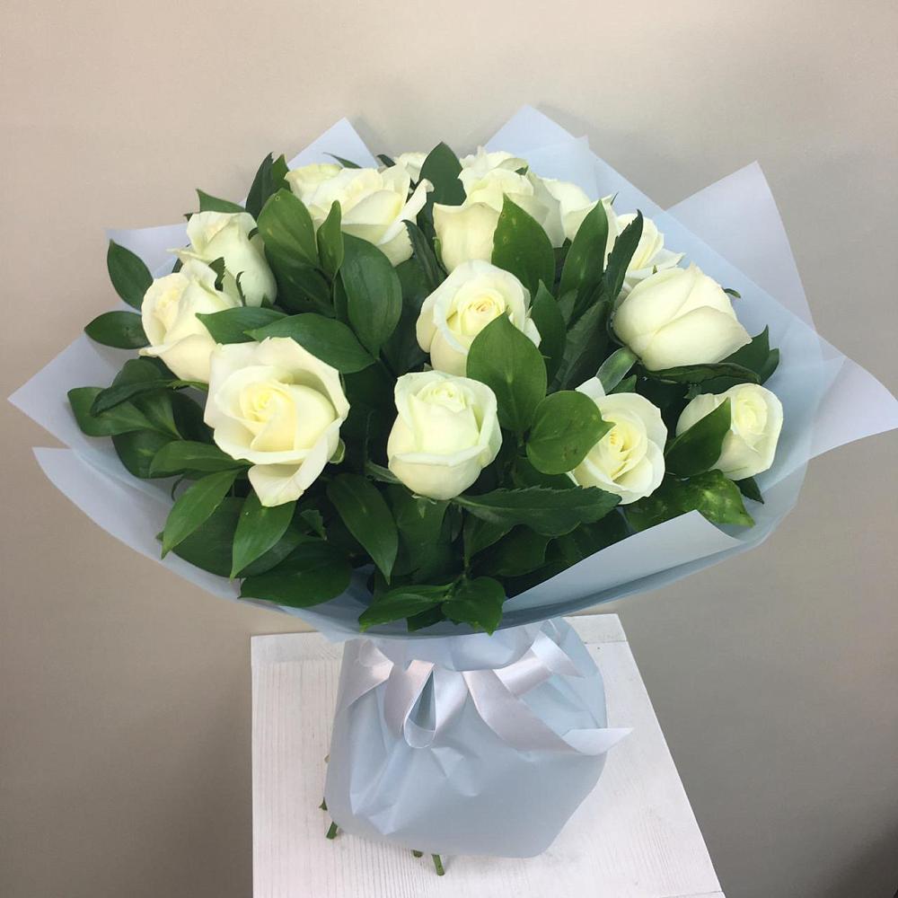 15 Белых роз Проуд в Петропавловске-Камчатском Букет 15 Белых роз Проуд в Петропавловске-Камчатском