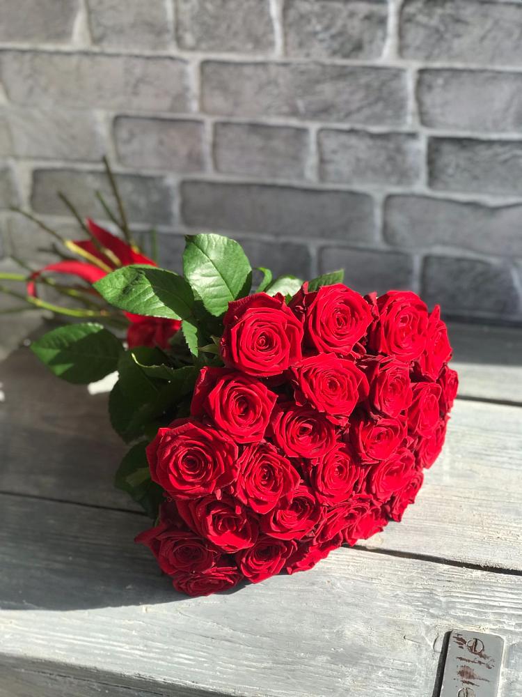 Красные розы Фридом в Петропавловске-Камчатском Букет Красные розы Фридом в Петропавловске-Камчатском
