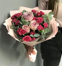 Букет восхищение в Петропавловске-Камчатском Букет цветов из:  Гвоздики и Розы в Петропавловске-Камчатском