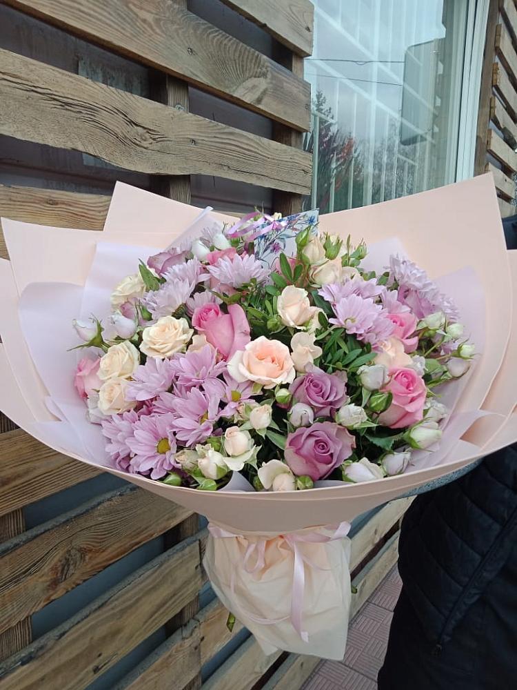 Букет фея в Петропавловске-Камчатском Букет цветов из: Розы и Хризантемы в Петропавловске-Камчатском