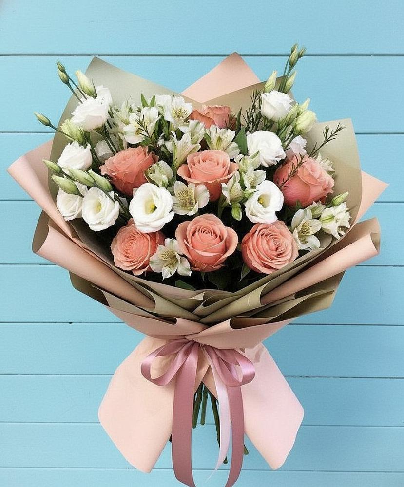 Букет олимп в Петропавловске-Камчатском Букет цветов из: Розы, Альстромерии и Лизиантусы в Петропавловске-Камчатском