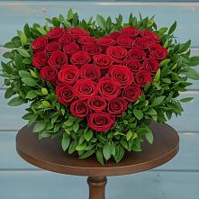 Композиция Сердце в любви в Петропавловске-Камчатском Цветочная композиция из Розы в виде сердца в Петропавловске-Камчатском