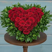 Композиция Сердце в любви в Петропавловске-Камчатском Цветочная композиция из Розы в виде сердца в Петропавловске-Камчатском