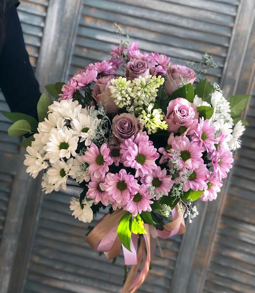 Букет Цветочный шарм в Петропавловске-Камчатском Букет цветов из: Хризантемы и Розы в Петропавловске-Камчатском