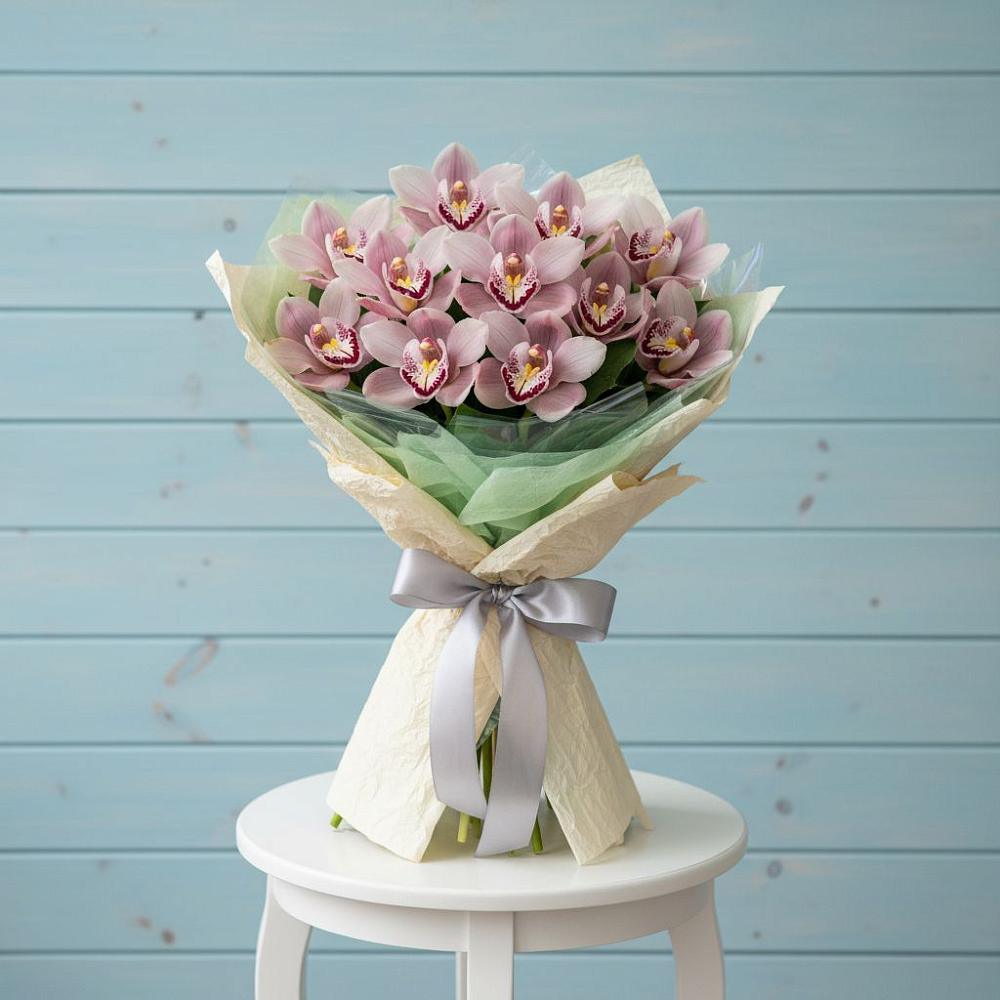 Букет 11 орхидей в Петропавловске-Камчатском Букет цветов из: Орхидеи и Розы в Петропавловске-Камчатском