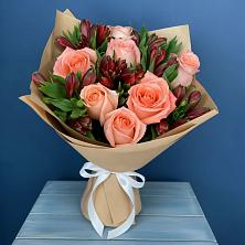 Букет Сплетённые любовью в Петропавловске-Камчатском Букет цветов из:  Розы и Альстромерии в Петропавловске-Камчатском