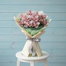 Букет 11 орхидей в Петропавловске-Камчатском Букет цветов из:  Орхидеи и Розы в Петропавловске-Камчатском