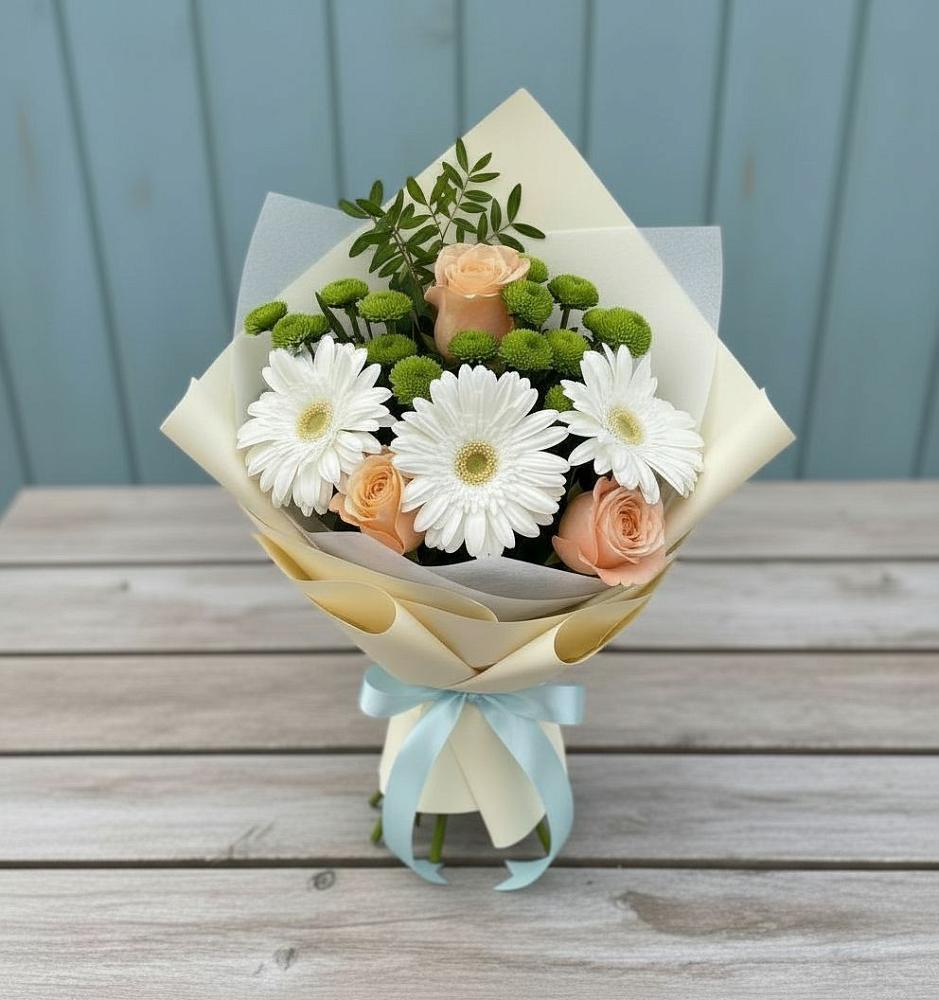 Букет герберы и розы в Петропавловске-Камчатском Букет цветов из: Герберы, Розы и Хризантемы в Петропавловске-Камчатском
