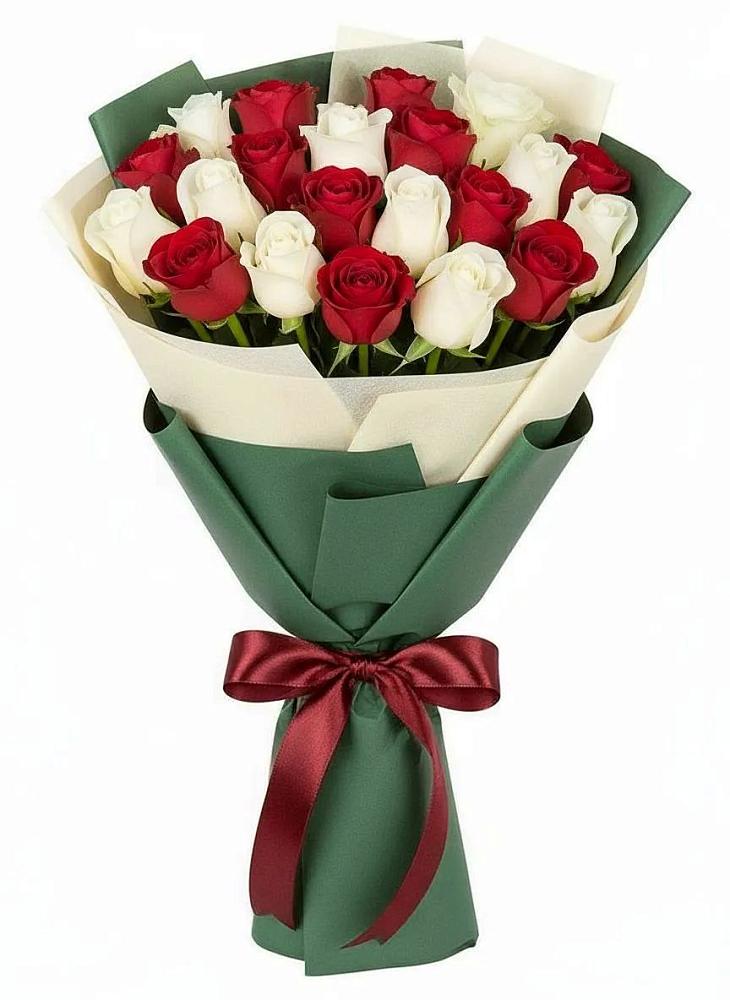 Микс из красных и белых роз в Петропавловске-Камчатском Букет Микс из красных и белых роз в Петропавловске-Камчатском