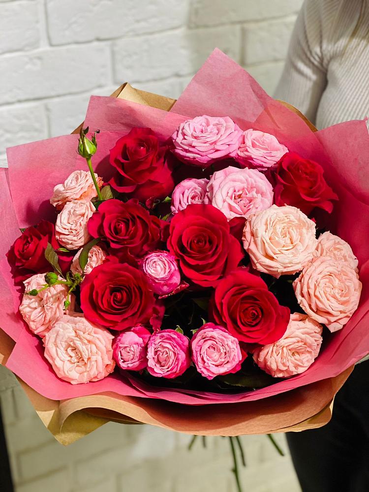 Букет Великолепный в Петропавловске-Камчатском Букет цветов из: Розы в Петропавловске-Камчатском