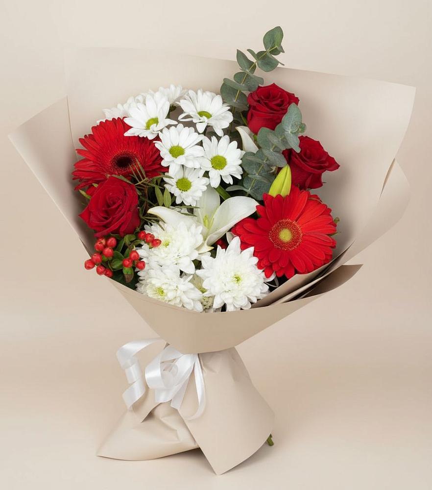 Букет поцелуй лета в Петропавловске-Камчатском Букет цветов из: Розы, Хризантемы, Герберы и Лилии в Петропавловске-Камчатском