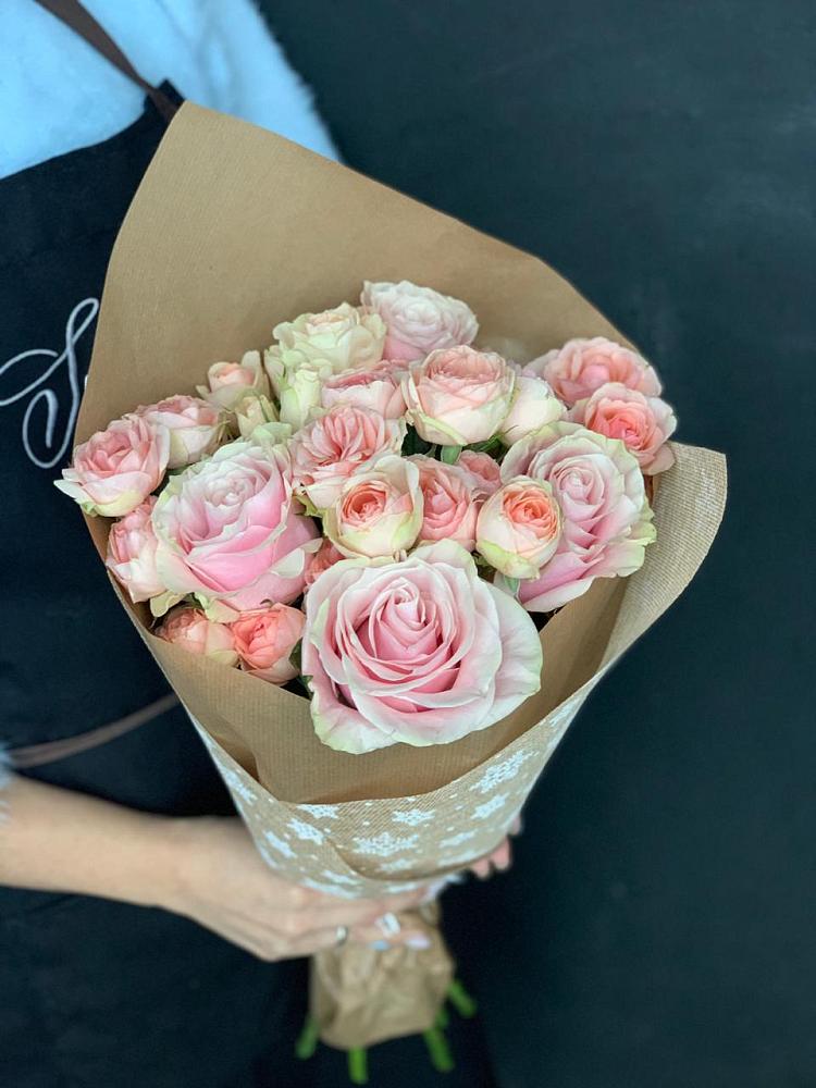 Букет ванильный зефир в Петропавловске-Камчатском Букет цветов из: Хризантемы и Розы в Петропавловске-Камчатском