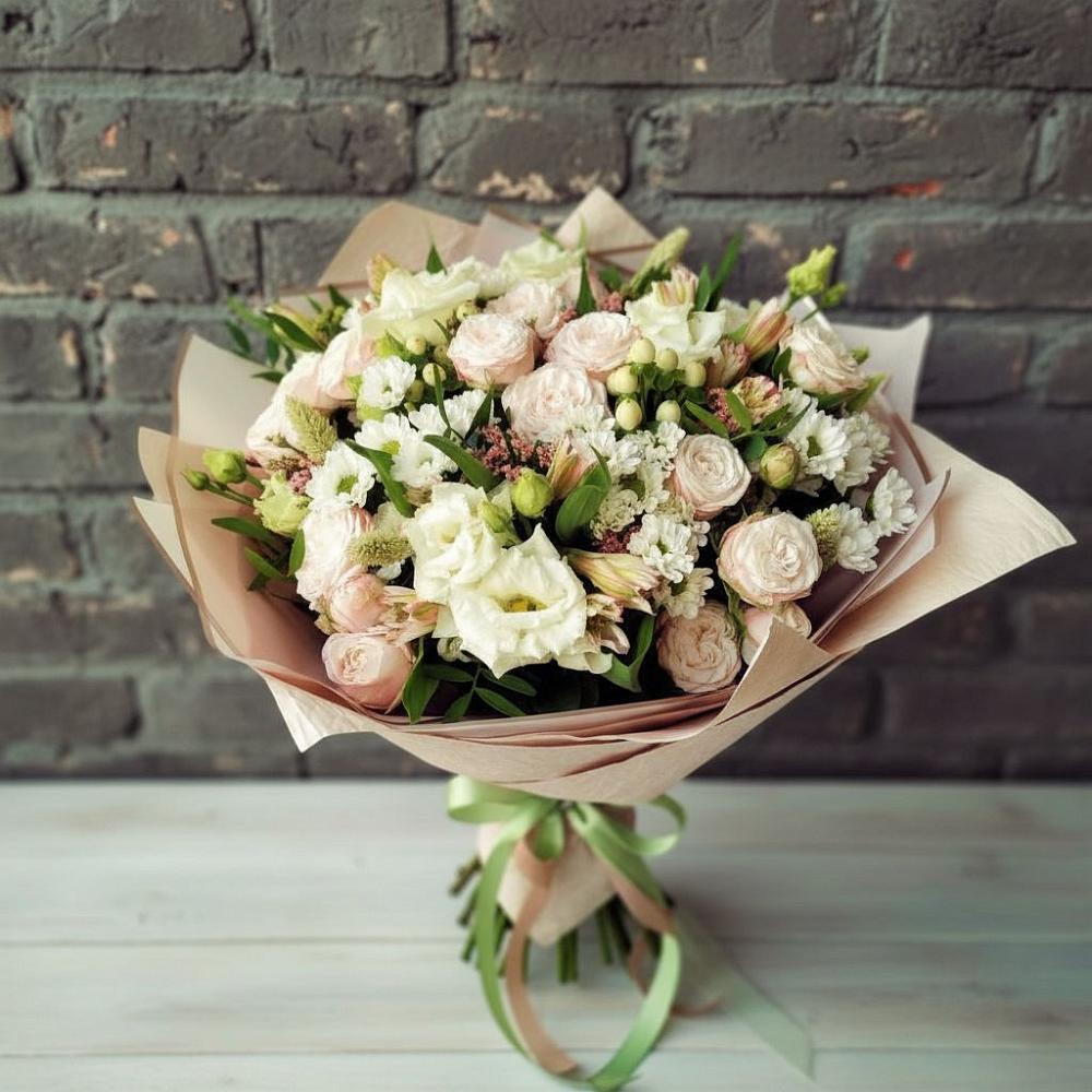 Букет нежное ассорти в Петропавловске-Камчатском Букет цветов из: Альстромерии, Розы и Хризантемы в Петропавловске-Камчатском