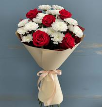 Букет романтическая гармония в Петропавловске-Камчатском Букет цветов из:  Розы и Хризантемы в Петропавловске-Камчатском