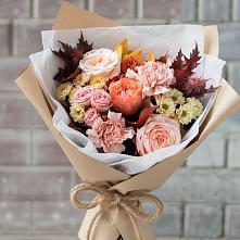 Букет осеннее настроение в Петропавловске-Камчатском Букет цветов из:  Гвоздики, Хризантемы и Розы в Петропавловске-Камчатском
