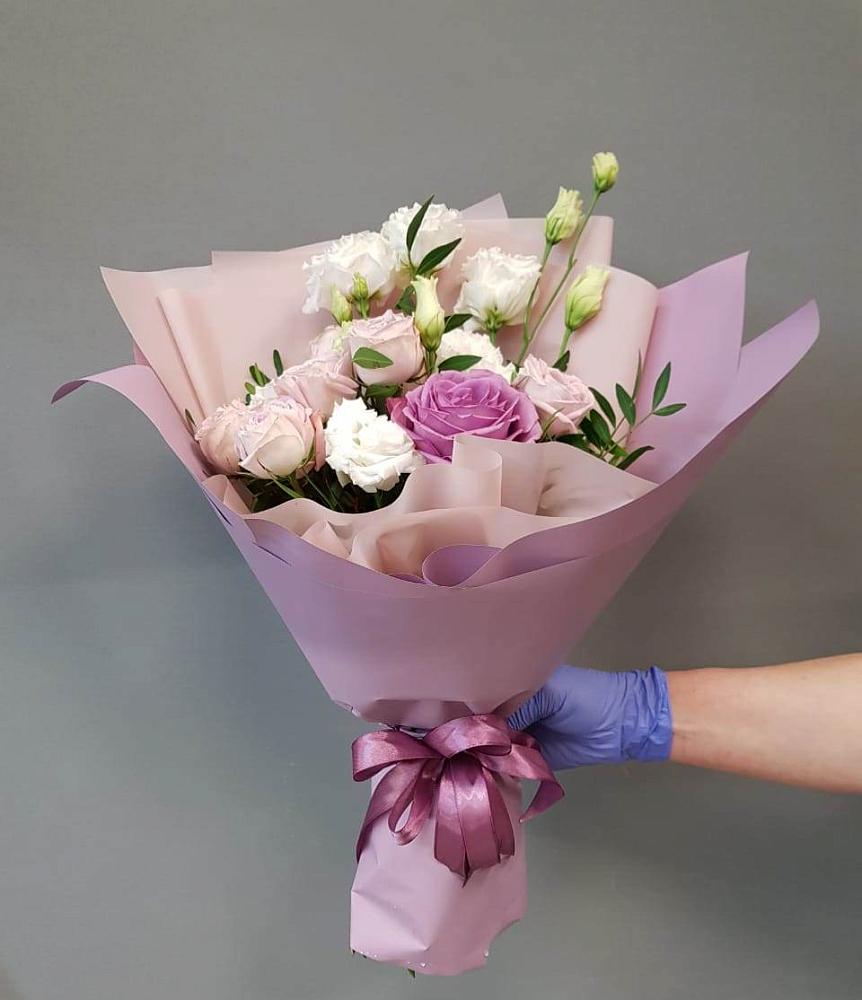 Букет цветов из: Розы и Лизиантусы в Петропавловске-Камчатском