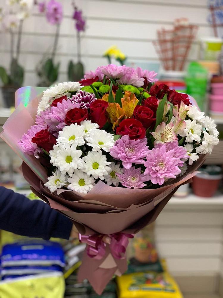 Букет салют цветов в Петропавловске-Камчатском Букет цветов из: Розы, Хризантемы и Альстромерии в Петропавловске-Камчатском