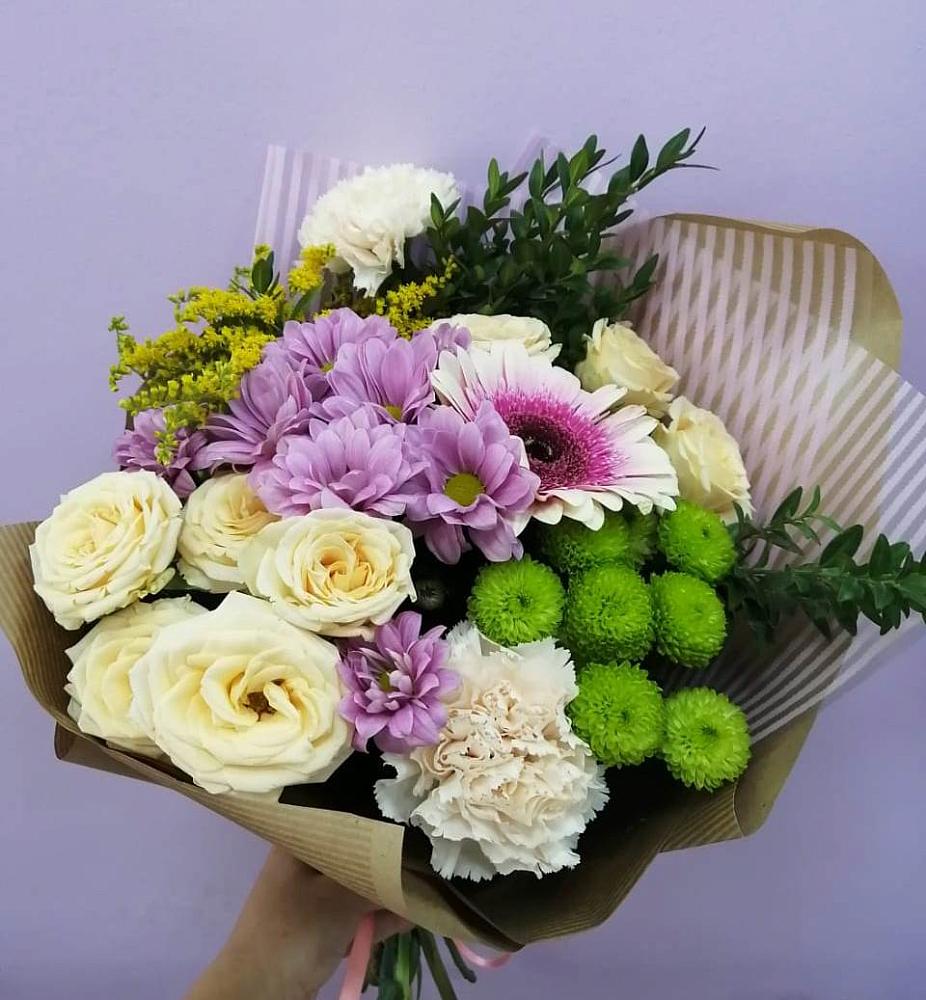 Букет магия в Петропавловске-Камчатском Букет цветов из: Хризантемы, Розы, Гвоздики и Герберы в Петропавловске-Камчатском