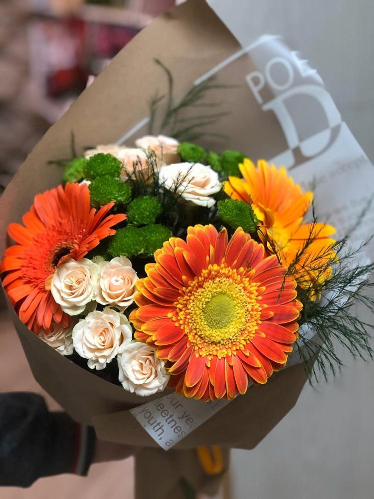 Букет желтый закат в Петропавловске-Камчатском Букет цветов из: Герберы, Хризантемы и Розы в Петропавловске-Камчатском