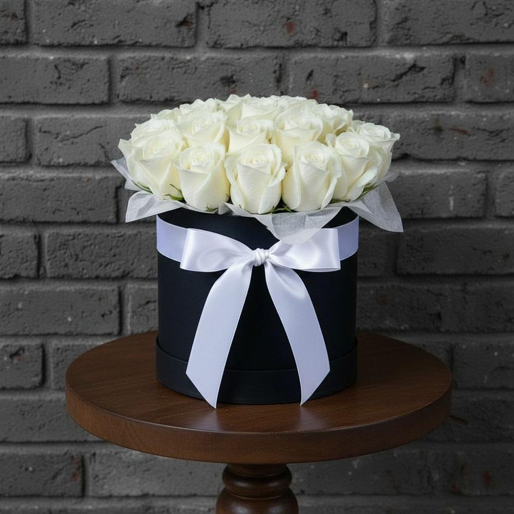 Композиция воздушная нежность в Петропавловске-Камчатском Цветочная композиция из Розы в шляпной коробке в Петропавловске-Камчатском