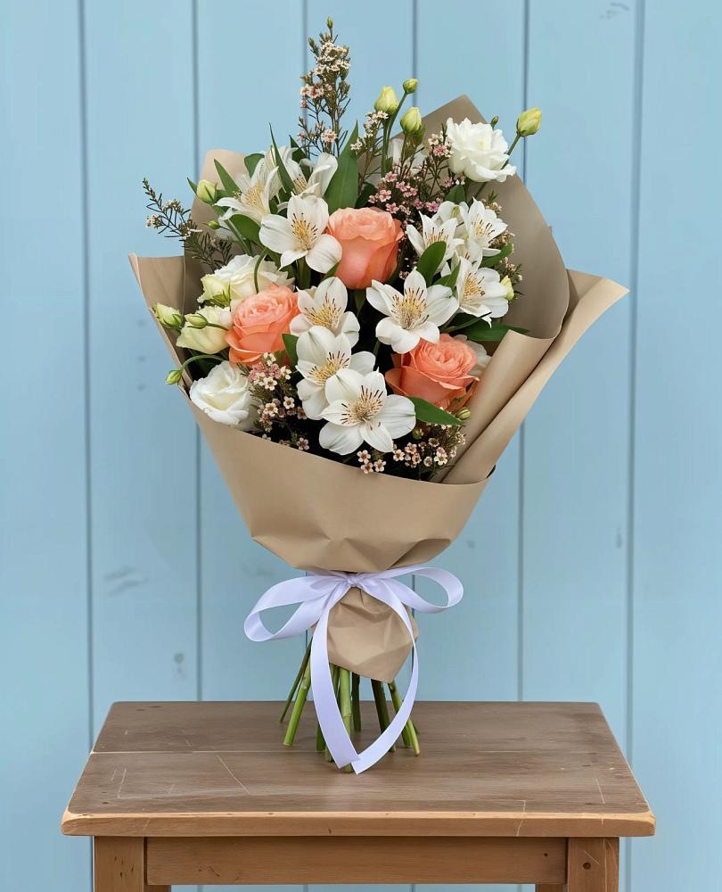 Букет яркий комплимент в Петропавловске-Камчатском Букет цветов из: Альстромерии, Лизиантусы, Розы и Хризантемы в Петропавловске-Камчатском