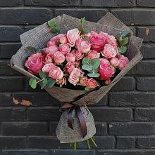 Букет розы в пальмах в Петропавловске-Камчатском Букет цветов из:  Розы в Петропавловске-Камчатском