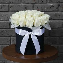 Композиция воздушная нежность в Петропавловске-Камчатском Цветочная композиция из Розы в шляпной коробке в Петропавловске-Камчатском