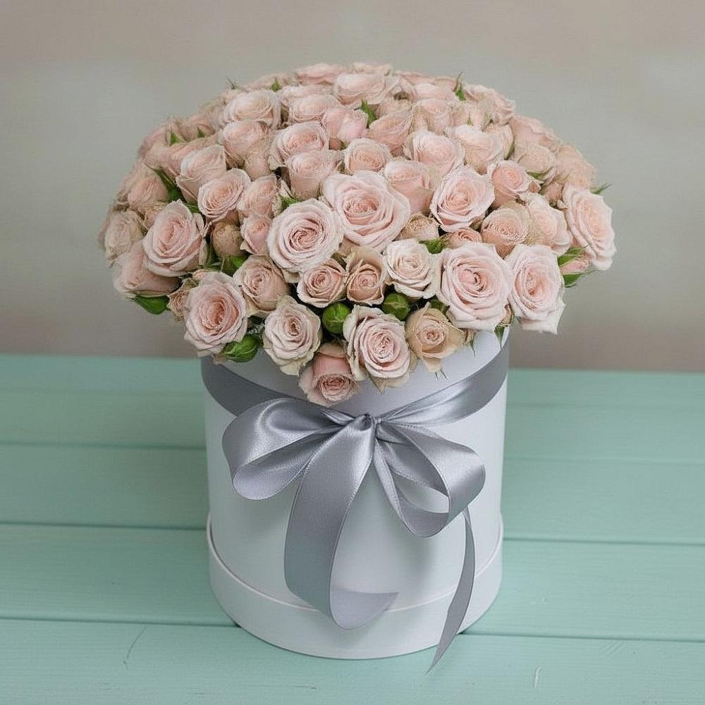 Композиция утонченная красота в Петропавловске-Камчатском Цветочная композиция из Розы в шляпной коробке в Петропавловске-Камчатском